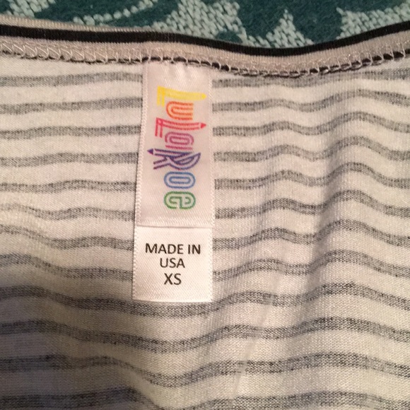 Gently Loved Lularoe Perfect Tee - Picture 6 of 6